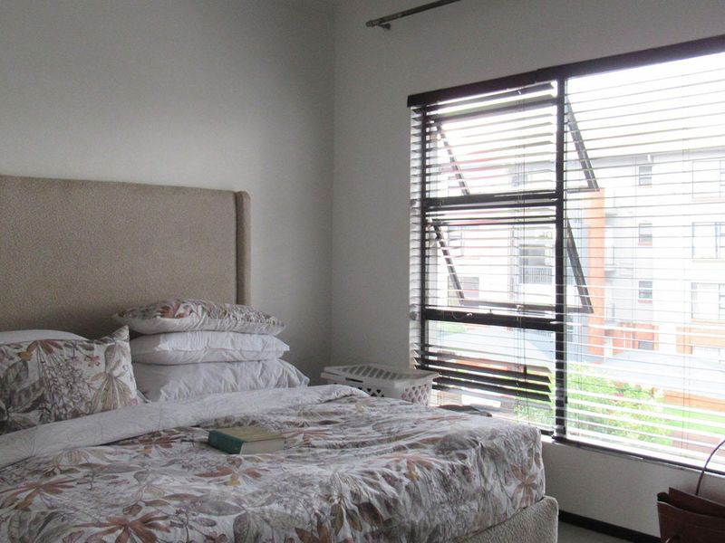 Lock-Up-and-Go 2-Bed Apartment in Richmond Park, Oakdene Johannesburg - Photo 7