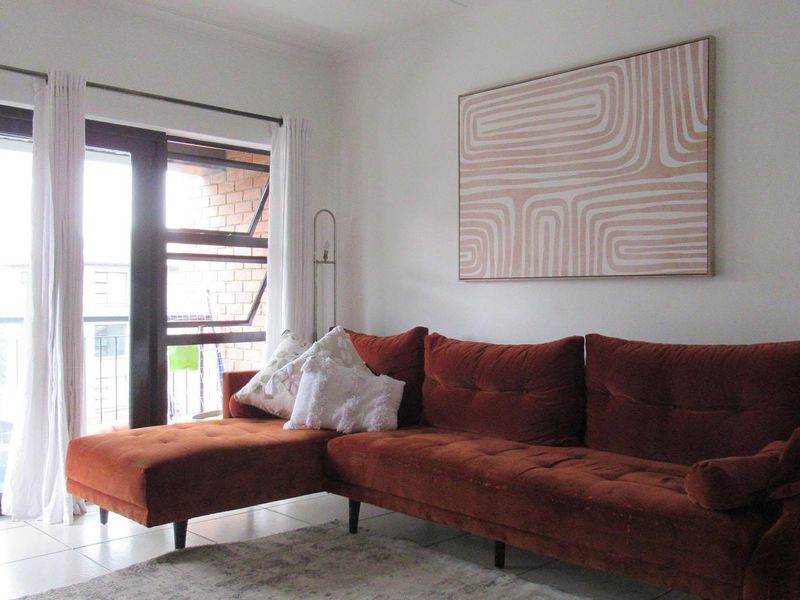 Lock-Up-and-Go 2-Bed Apartment in Richmond Park, Oakdene Johannesburg - Photo 5