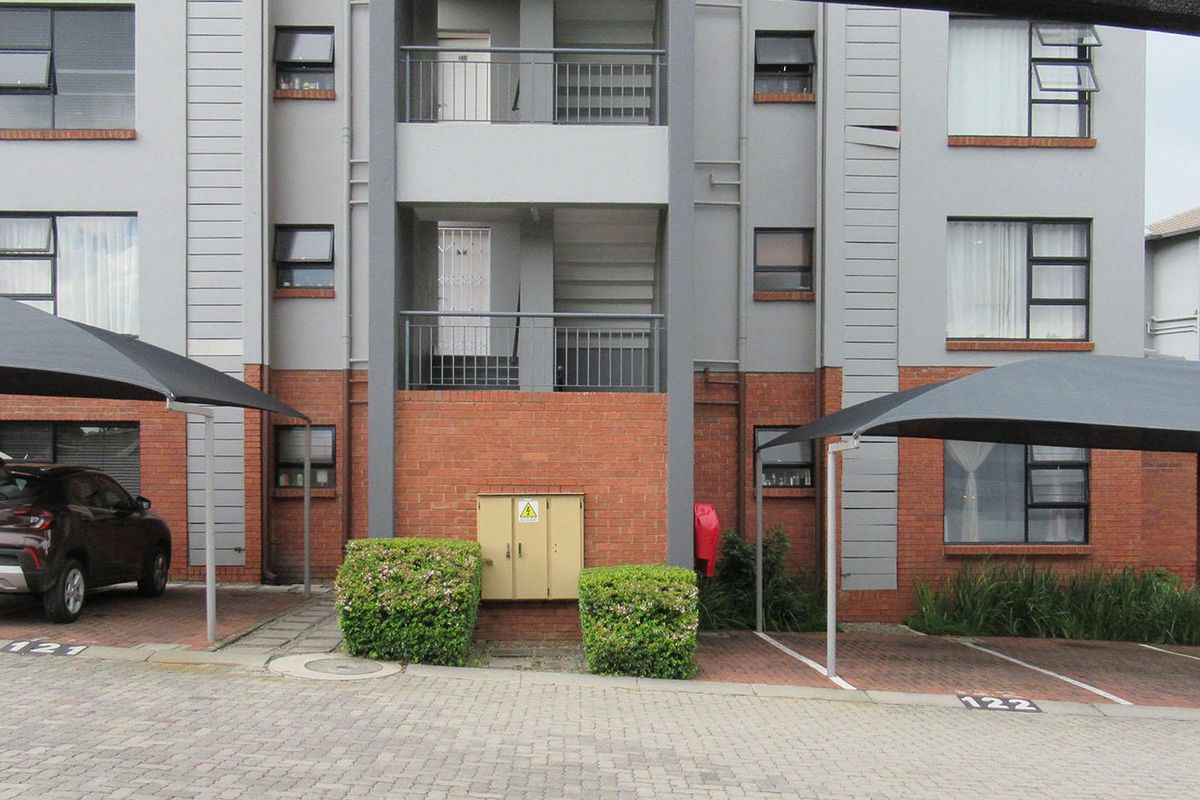 Lock-Up-and-Go 2-Bed Apartment in Richmond Park, Oakdene Johannesburg - Photo 2