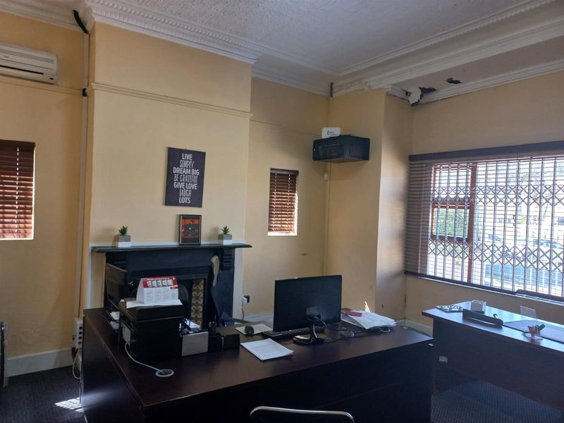 Commercial House in Belgravia Currently Used as Dr's Rooms - Photo 3