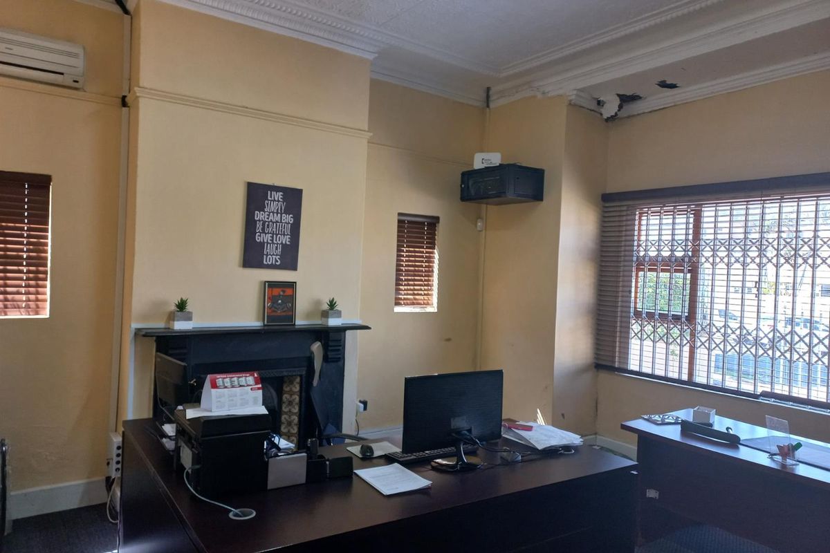 Commercial House in Belgravia Currently Used as Dr's Rooms - Photo 3