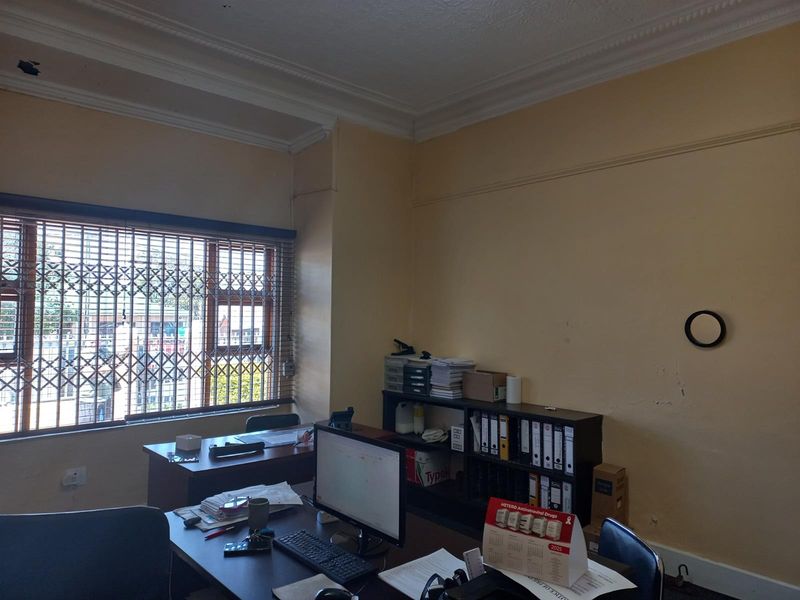 Commercial House in Belgravia Currently Used as Dr's Rooms - Photo 4