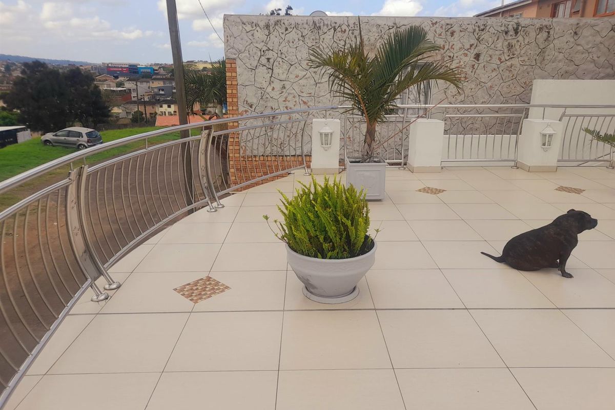 Elegant Townhouse For Sale in Rydalvale, Phoenix, KwaZulu Natal - Photo 4