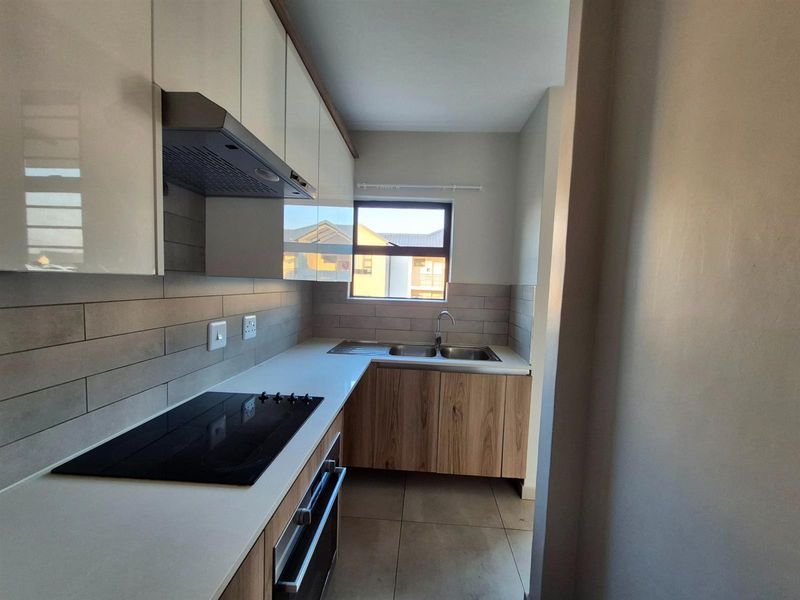 Your Perfect Start in Pretoria East - Modern 2 Bedroom Apartment in Lombardy Meander - Photo 7
