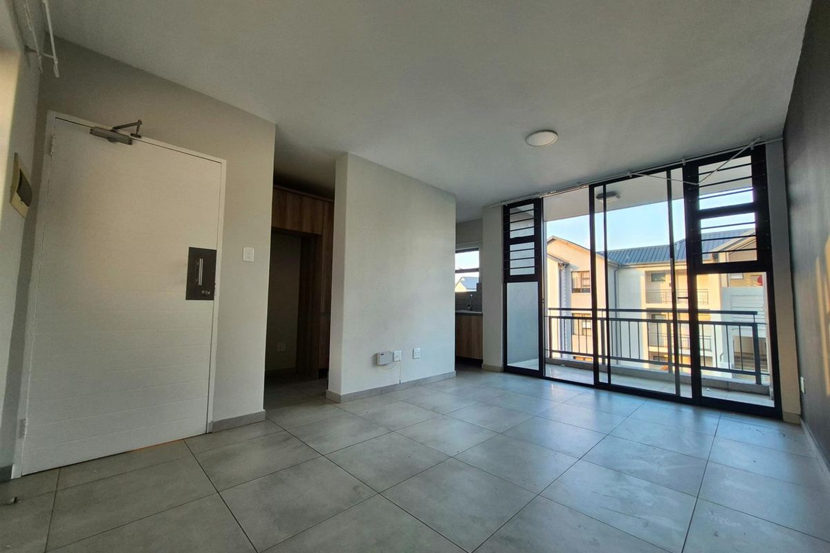 Your Perfect Start in Pretoria East - Modern 2 Bedroom Apartment in Lombardy Meander - Photo 3