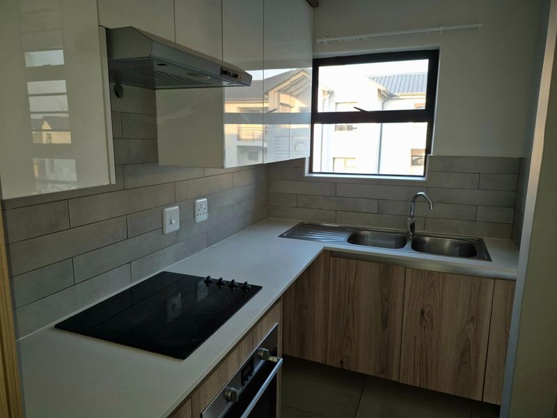 Your Perfect Start in Pretoria East - Modern 2 Bedroom Apartment in Lombardy Meander - Photo 6