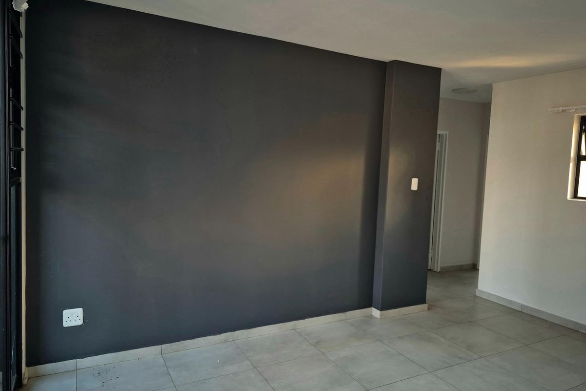 Your Perfect Start in Pretoria East - Modern 2 Bedroom Apartment in Lombardy Meander - Photo 4