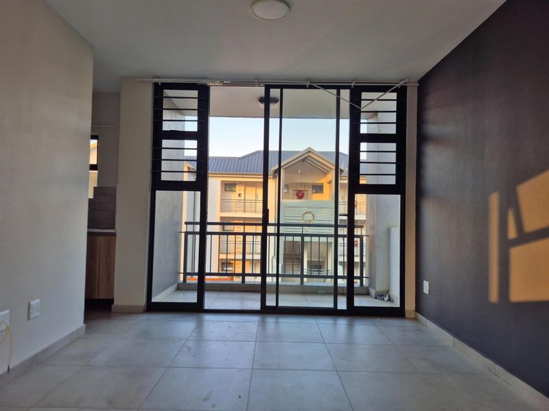 Your Perfect Start in Pretoria East - Modern 2 Bedroom Apartment in Lombardy Meander - Photo 2