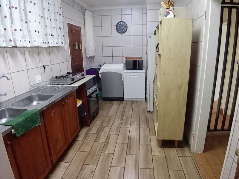 Beautiful Large 3 Bedroom Townhouse For Sale - Florauna - Photo 9