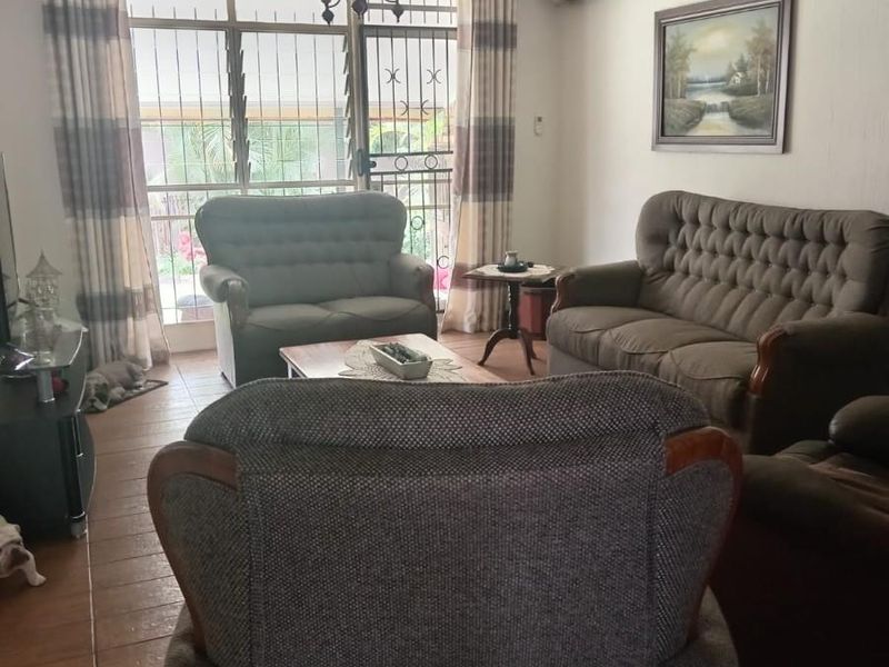 Beautiful Large 3 Bedroom Townhouse For Sale - Florauna - Photo 6