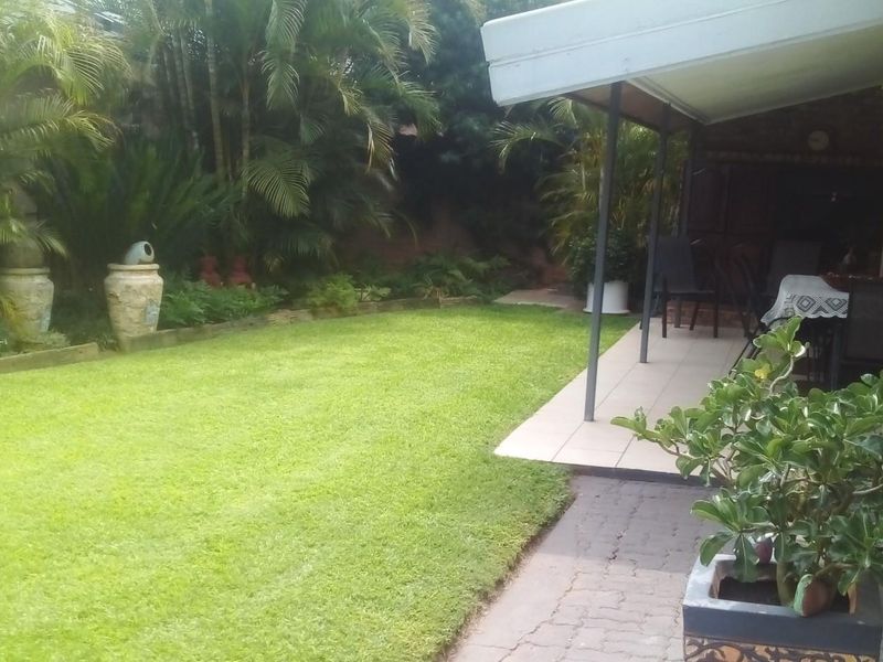 Beautiful Large 3 Bedroom Townhouse For Sale - Florauna - Photo 2