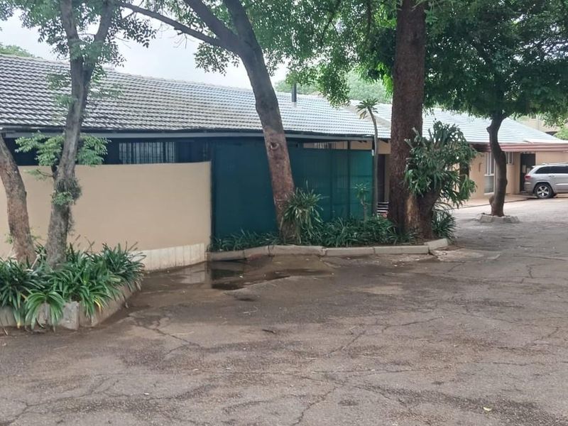 Beautiful Large 3 Bedroom Townhouse For Sale - Florauna - Photo 3