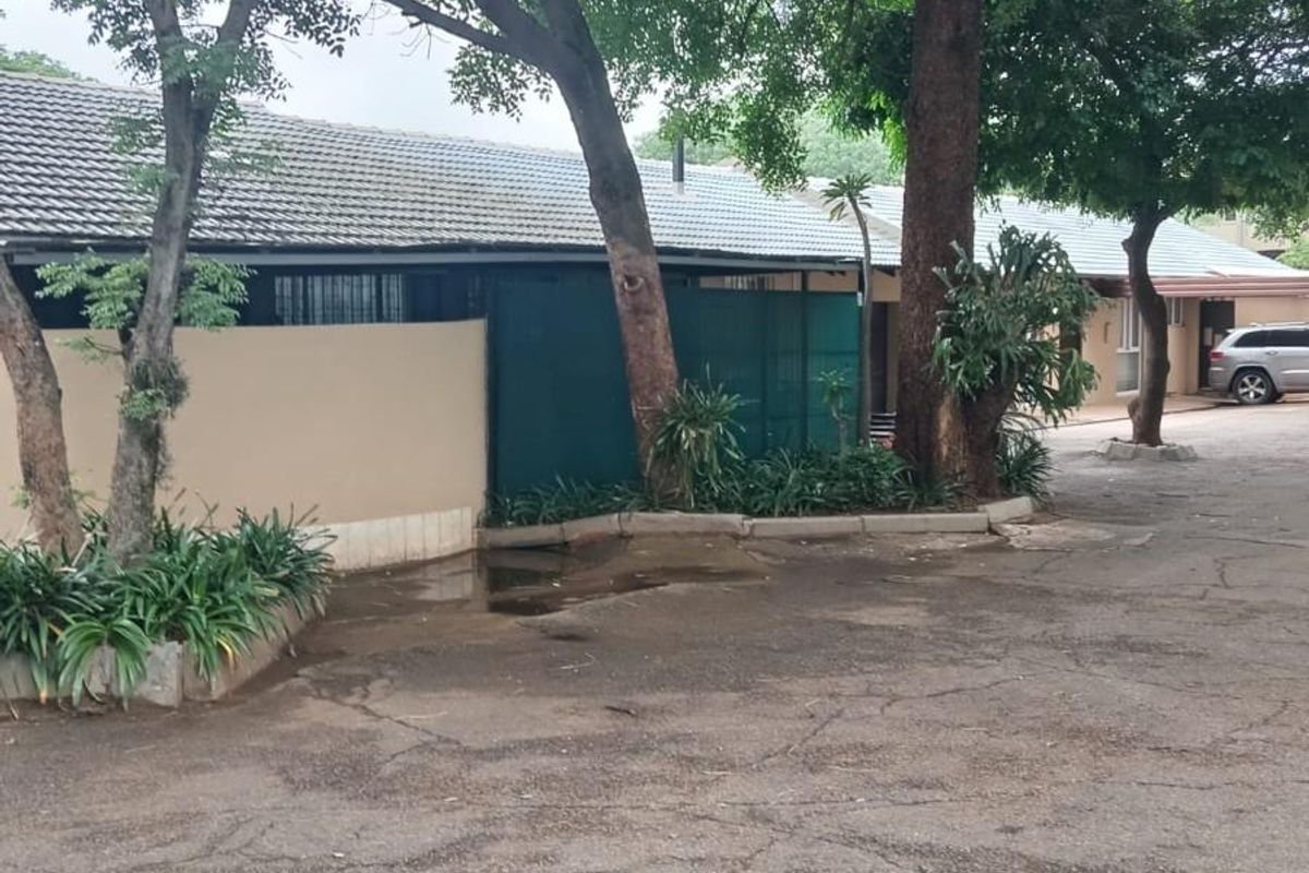 Beautiful Large 3 Bedroom Townhouse For Sale - Florauna - Photo 3