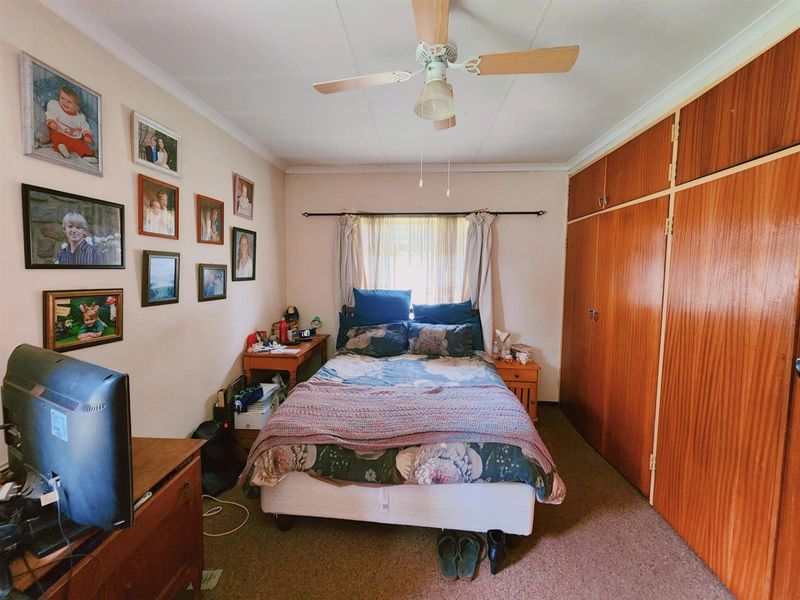 Beautiful 3 bedroom 2 bathroom 2 garage house for sale in Pierre van Reyneveld - Photo 9