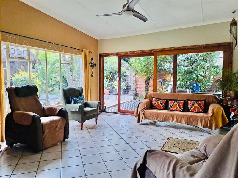 Modern Comfort & Outdoor Bliss in Aviary Hill. - Photo 4