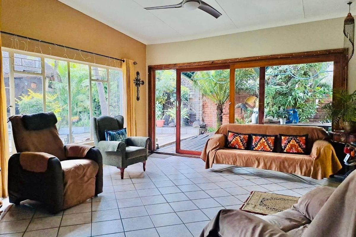 Modern Comfort & Outdoor Bliss in Aviary Hill. - Photo 4