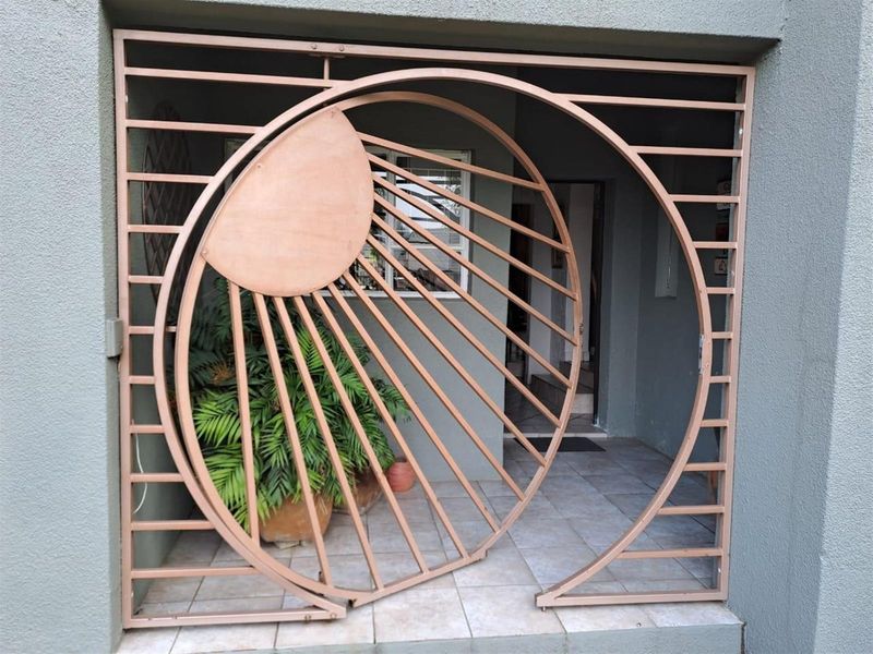 Modern Comfort & Outdoor Bliss in Aviary Hill. - Photo 3