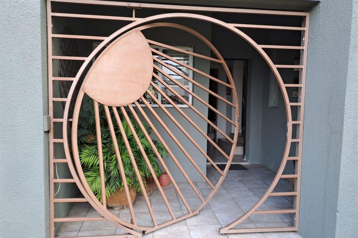 Modern Comfort & Outdoor Bliss in Aviary Hill. - Photo 3