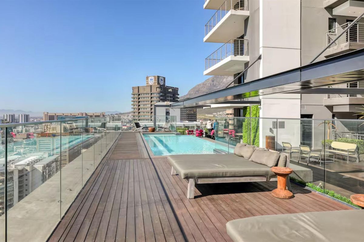 Apartment For Sale in Cape Town City Centre, Cape Town - Photo 2