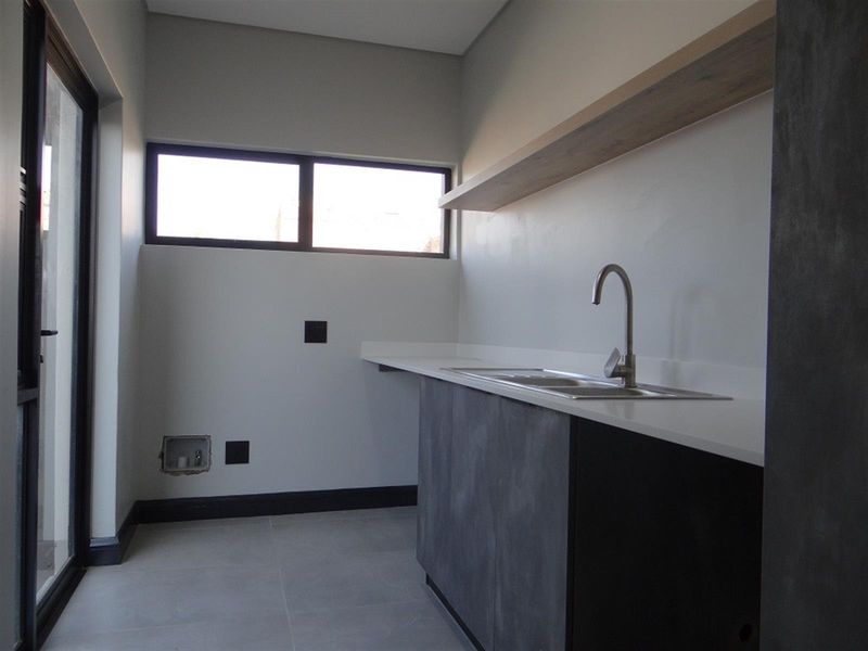 4 Bedroom House For Sale in Fountainbrook Estate, Midstream Estate, Centurion - Photo 10
