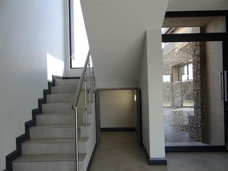 4 Bedroom House For Sale in Fountainbrook Estate, Midstream Estate, Centurion - Photo 9