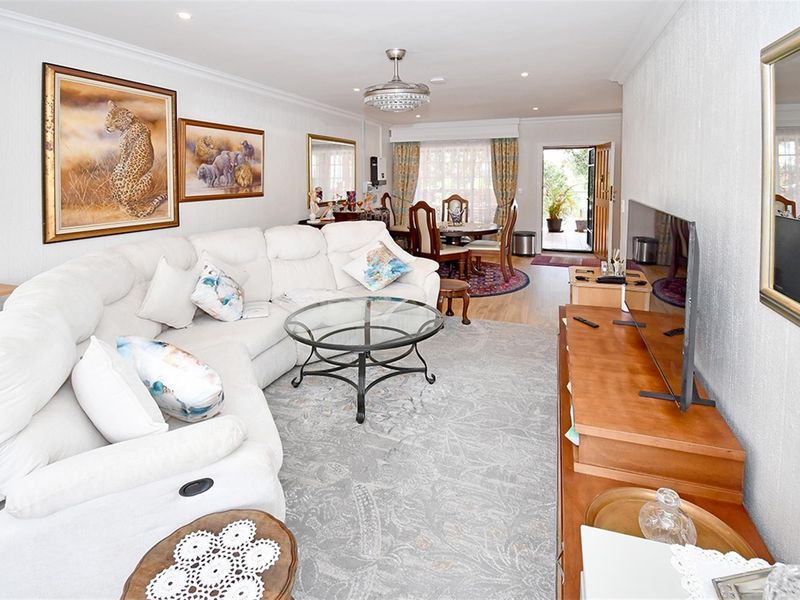 Newly refurbished one bedroom retirement home - Photo 3