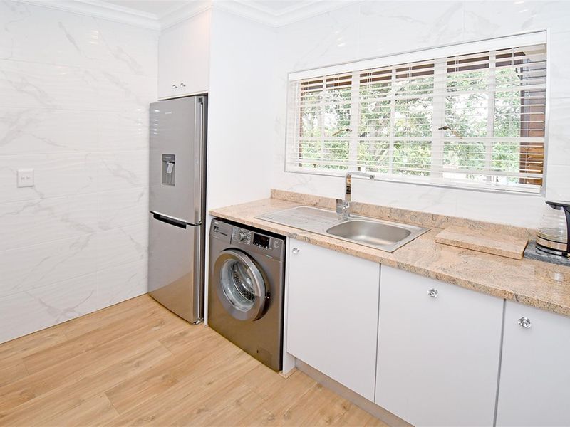 Newly refurbished one bedroom retirement home - Photo 10