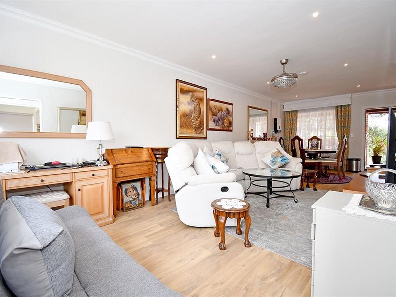 Newly refurbished one bedroom retirement home - Photo 4