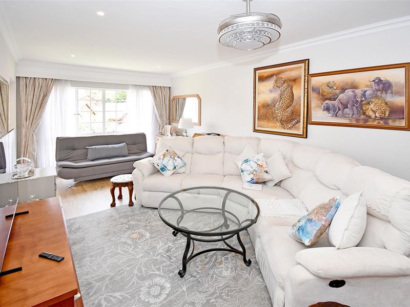 Newly refurbished one bedroom retirement home - Photo 2