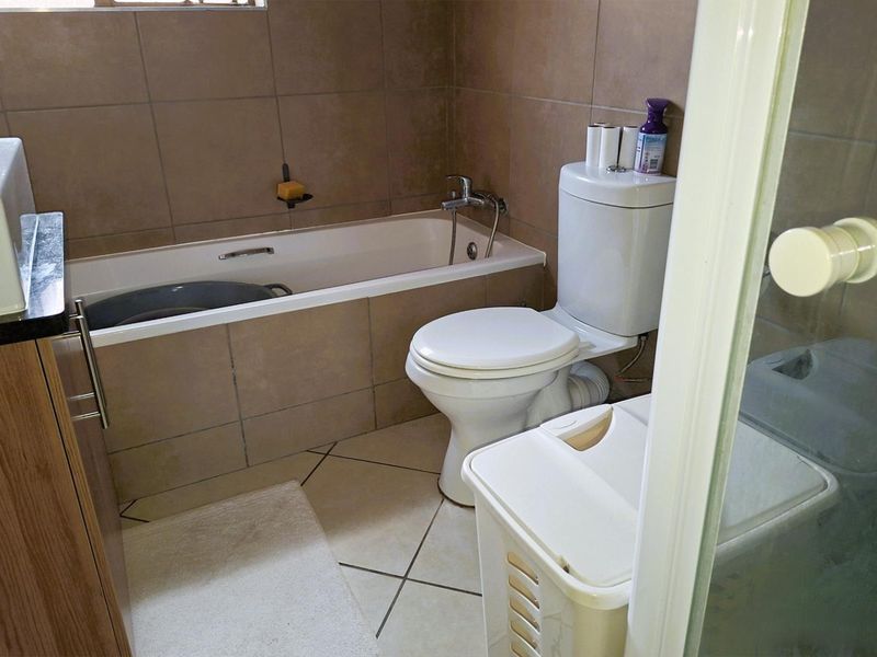 Secure and Spacious 3-Bedroom Townhouse in Mooikloof Ridge Estate - Photo 10