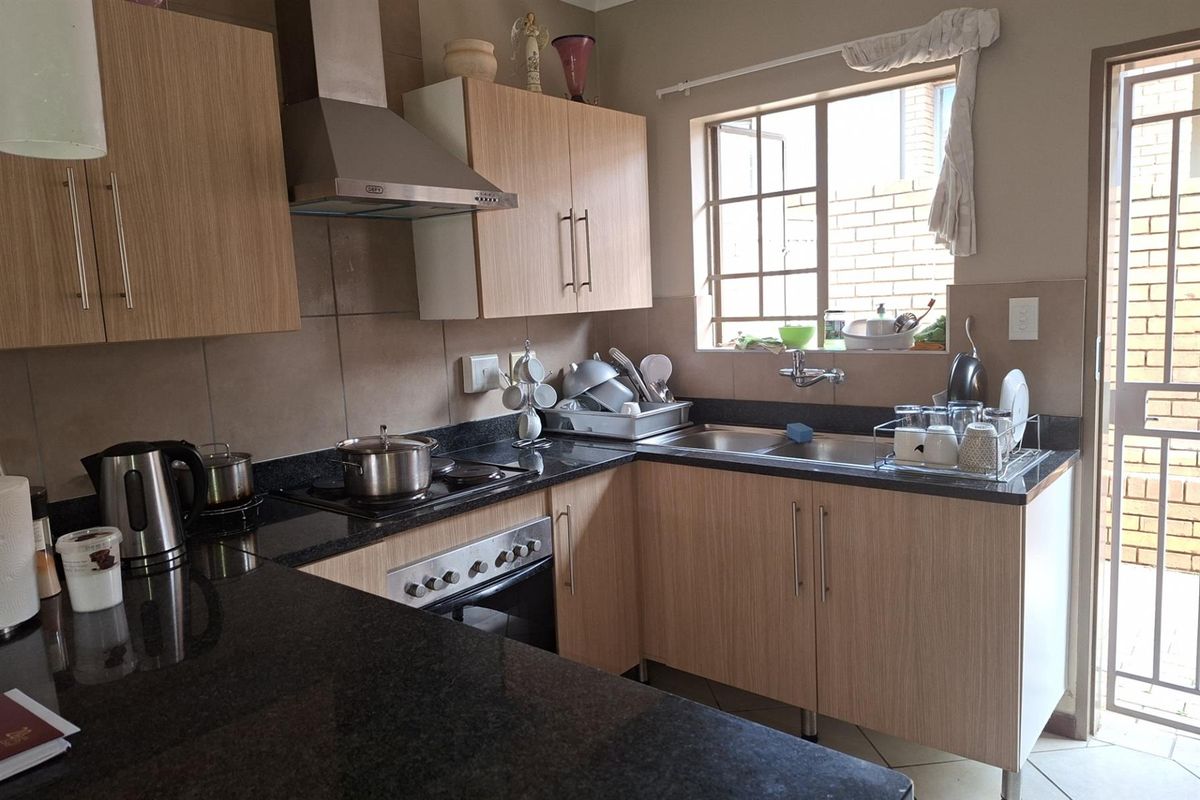 Secure and Spacious 3-Bedroom Townhouse in Mooikloof Ridge Estate - Photo 2