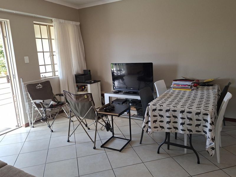 Secure and Spacious 3-Bedroom Townhouse in Mooikloof Ridge Estate - Photo 5