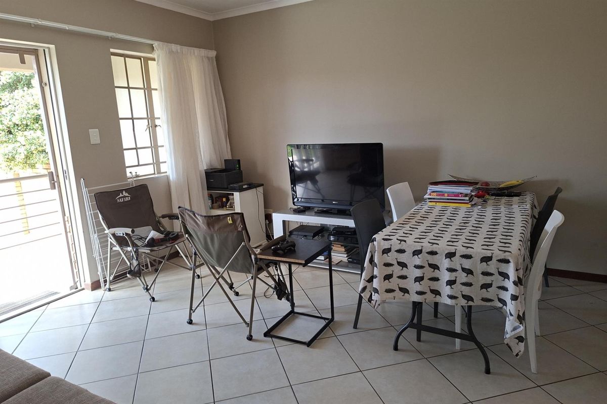 Secure and Spacious 3-Bedroom Townhouse in Mooikloof Ridge Estate - Photo 5