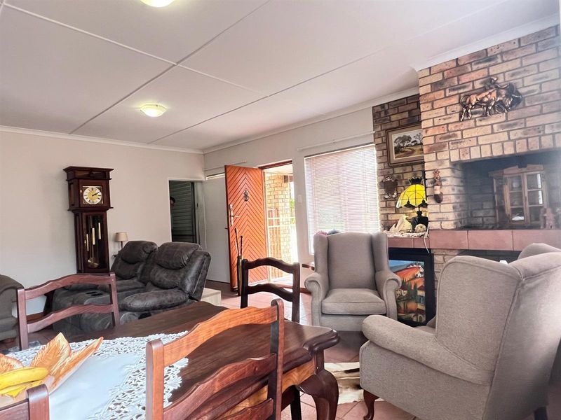 Townhouse For Sale in Ferreira Town Jeffreys Bay Eastern Cape - Photo 8