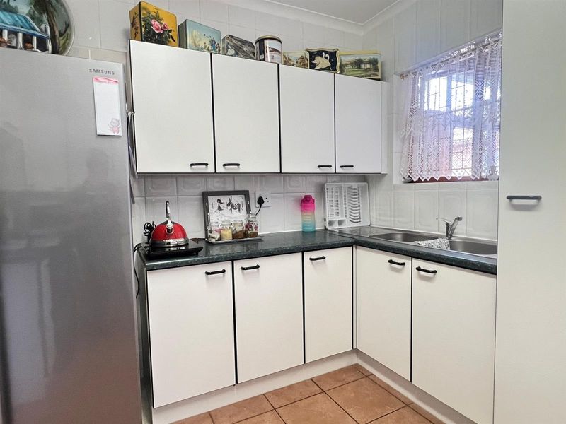 Townhouse For Sale in Ferreira Town Jeffreys Bay Eastern Cape - Photo 10