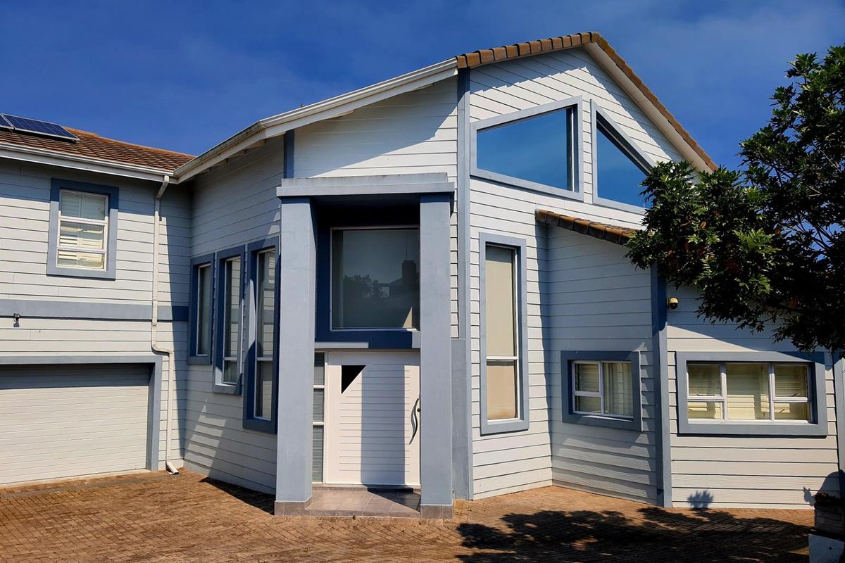 A Light-Filled Coastal Haven Where Space, Style and Comfort Come Together - Photo 4