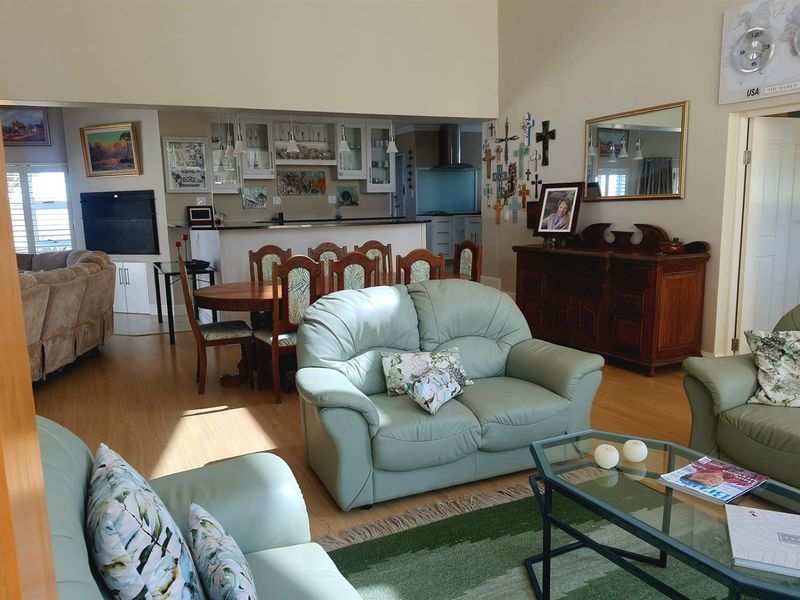 A Light-Filled Coastal Haven Where Space, Style and Comfort Come Together - Photo 9