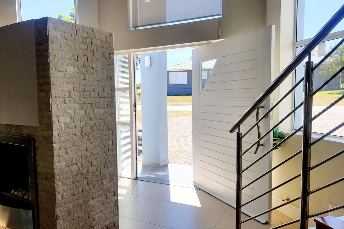 A Light-Filled Coastal Haven Where Space, Style and Comfort Come Together - Photo 5