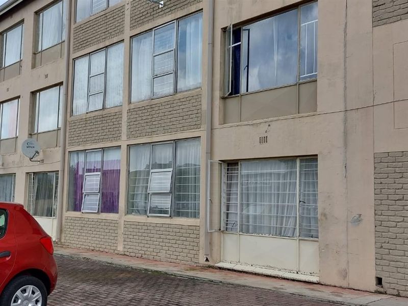 1.5 Bed 1 Bath Ground Apartment For Sale in Secure Complex Witpoortjie, Roodepoort - Photo 10