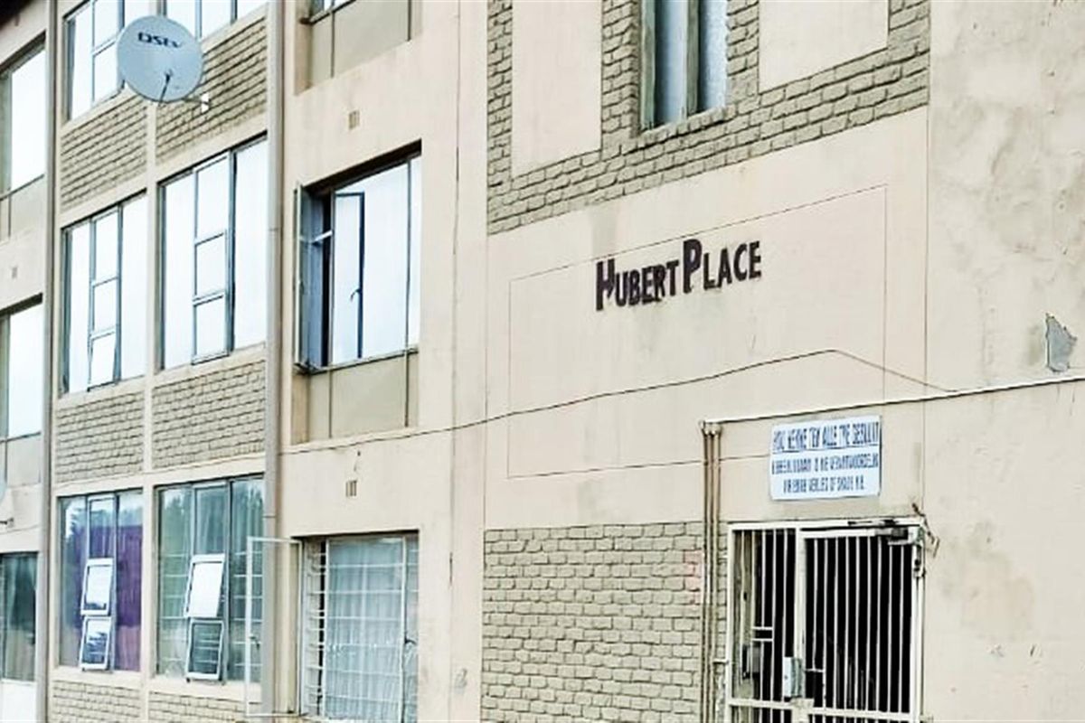 1.5 Bed 1 Bath Ground Apartment For Sale in Secure Complex Witpoortjie, Roodepoort - Photo 2