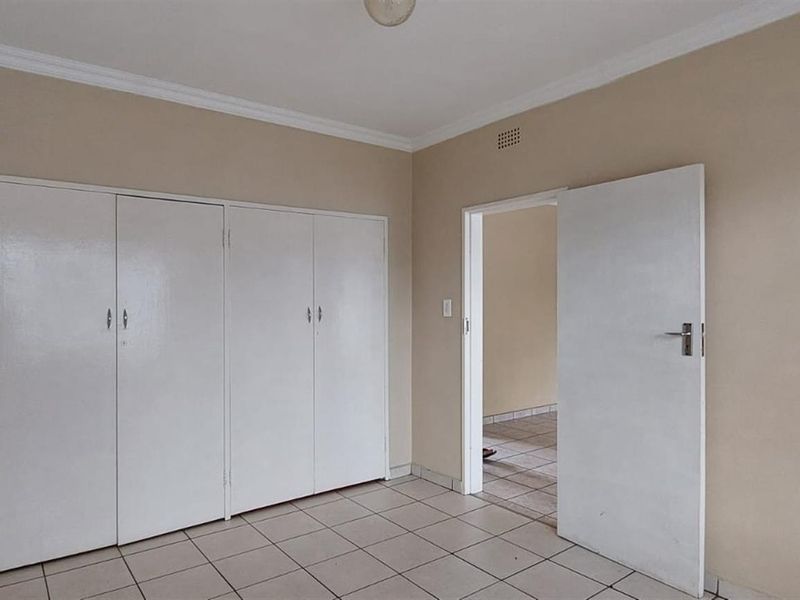 1.5 Bed 1 Bath Ground Apartment For Sale in Secure Complex Witpoortjie, Roodepoort - Photo 7