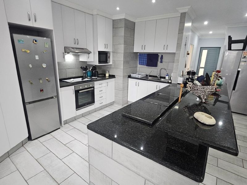 Apartment For Sale in Manaba Beach, Margate, KwaZulu Natal - Photo 9