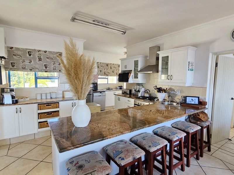 Penthouse For Sale in Uvongo Beach, Margate, KwaZulu Natal - Photo 5