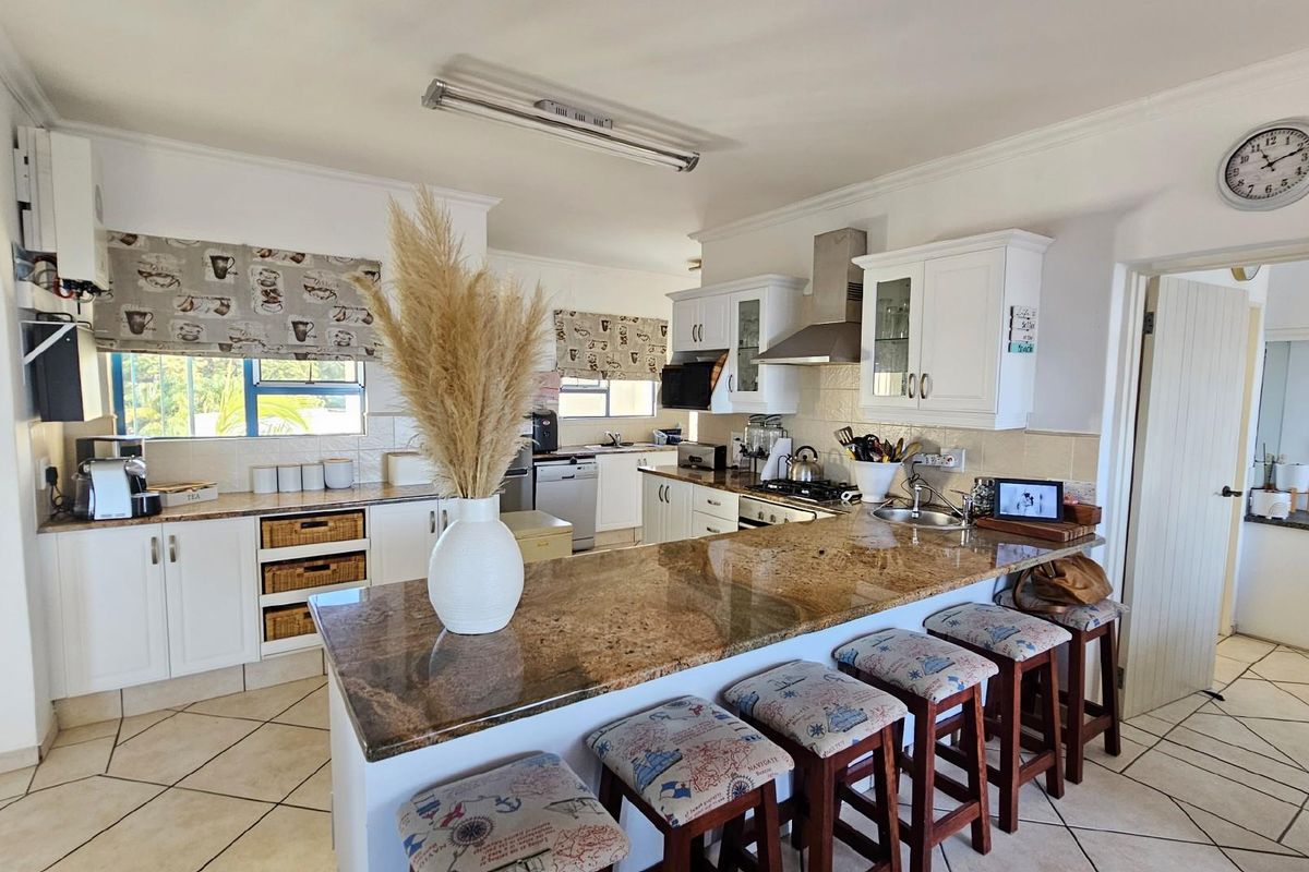 Penthouse For Sale in Uvongo Beach, Margate, KwaZulu Natal - Photo 5