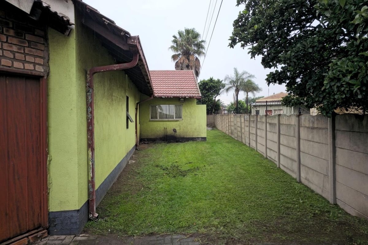 House For Sale in Witbank Ext 8, Witbank - Photo 4