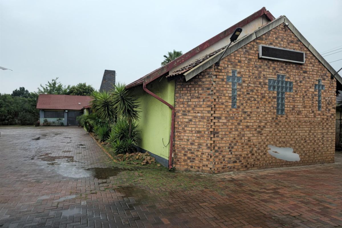 House For Sale in Witbank Ext 8, Witbank - Photo 3