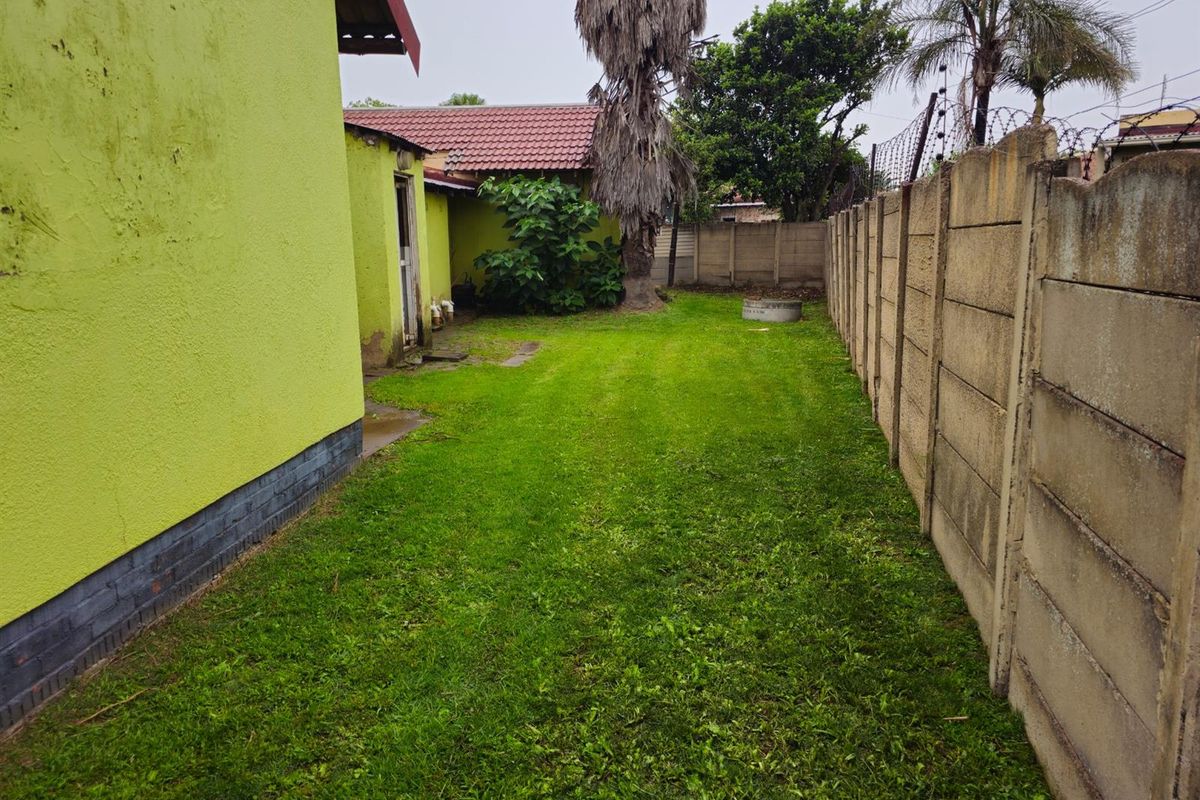 House For Sale in Witbank Ext 8, Witbank - Photo 5
