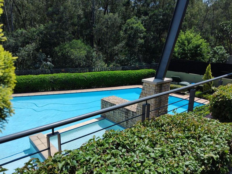 Modern 2-Bedroom Garden Apartment in Sought-After Douglasdale Complex - Photo 10