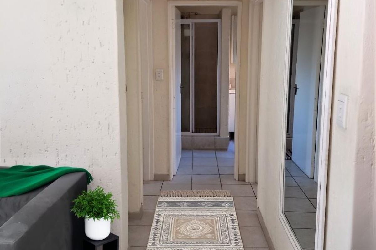 Modern 2-Bedroom Garden Apartment in Sought-After Douglasdale Complex - Photo 5