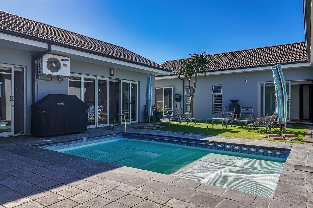 4 Bedroom Family House or Guest House Opportunity! - Photo 3